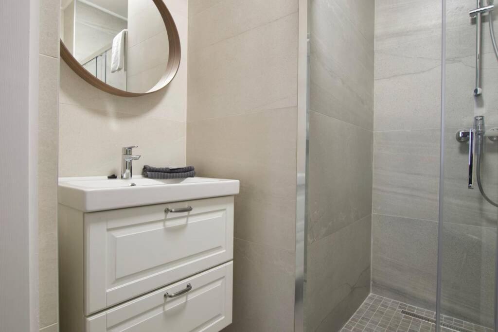 Premium Apartment By Hi5-Vaci Str. 3 Bedroom Budapest Exterior photo
