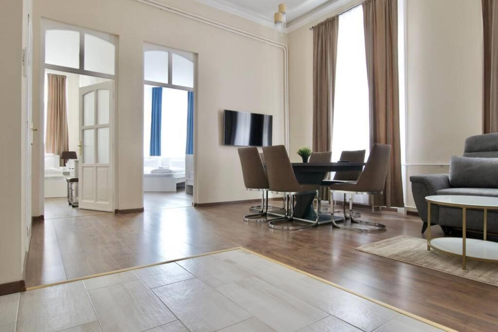 Premium Apartment By Hi5-Vaci Str. 3 Bedroom Budapest Exterior photo